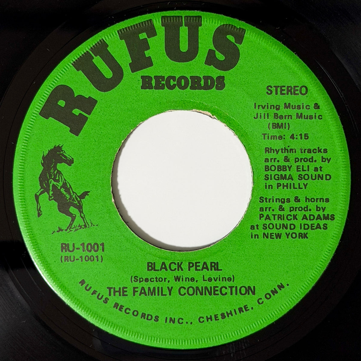Family Connection - Black Pearl / Newspaper Song [1974 US Original Press - Rufus RU-1001] (7inch)_1